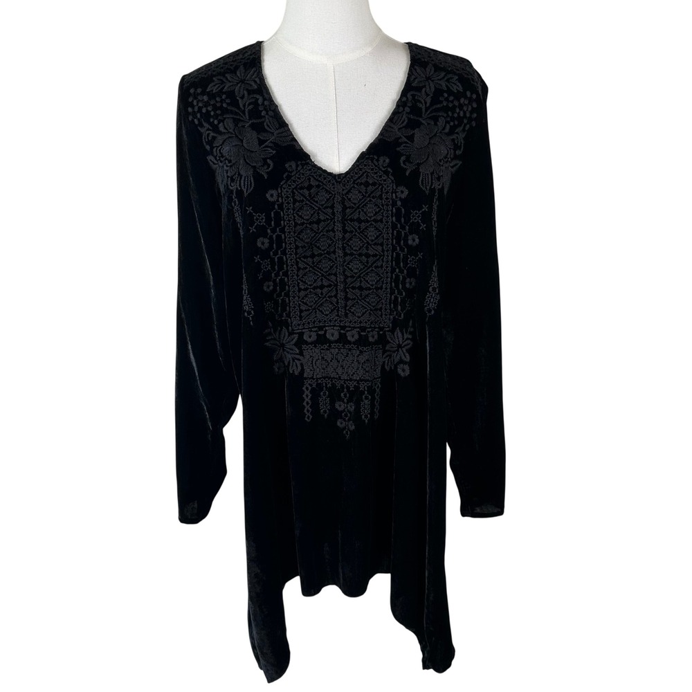 JWLA Johnny Was Tunic Women M Black Velvet Embroidered Long 30.5 V-Neck Top Boho